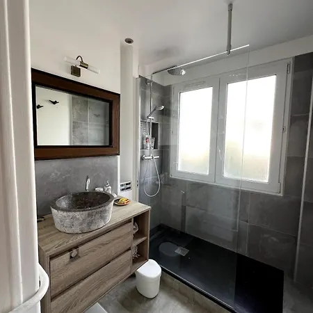 Cozy With Eiffel Tower View Apartamento Garches